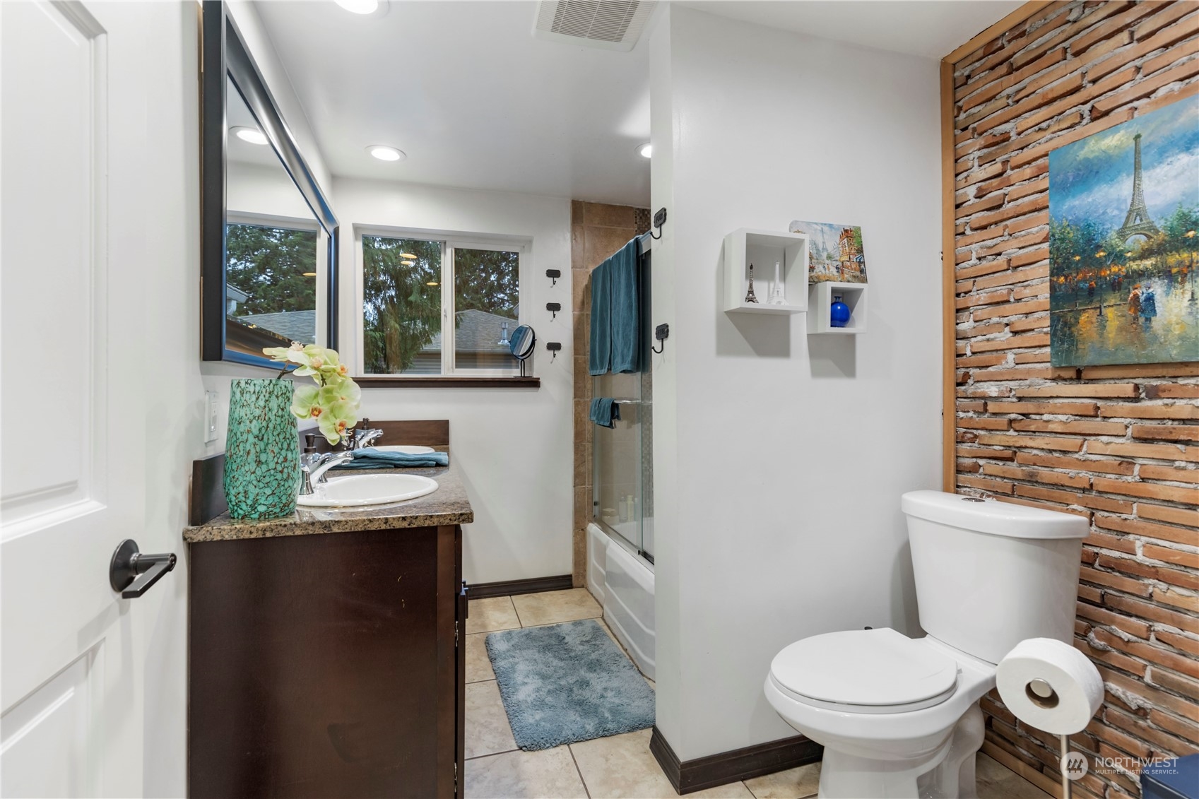 1207 NE 168th