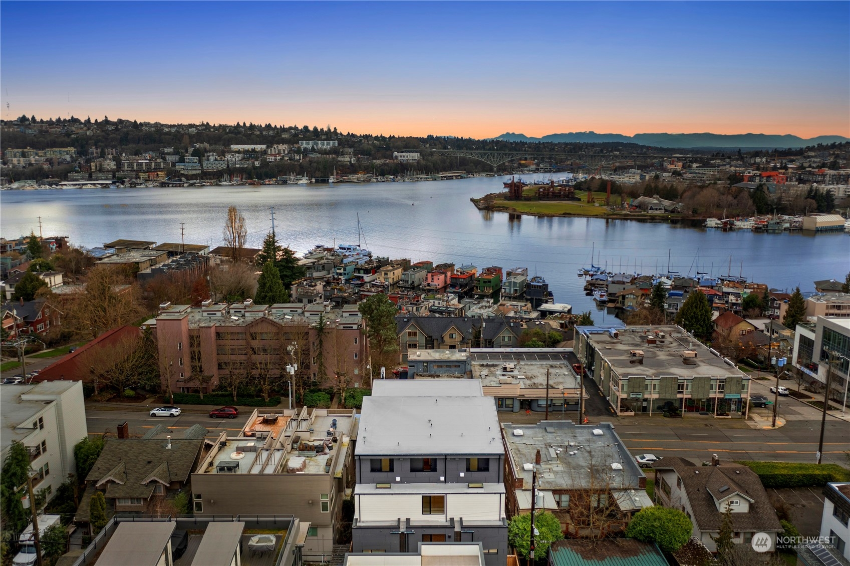 2624 Eastlake Avenue E Unit: B