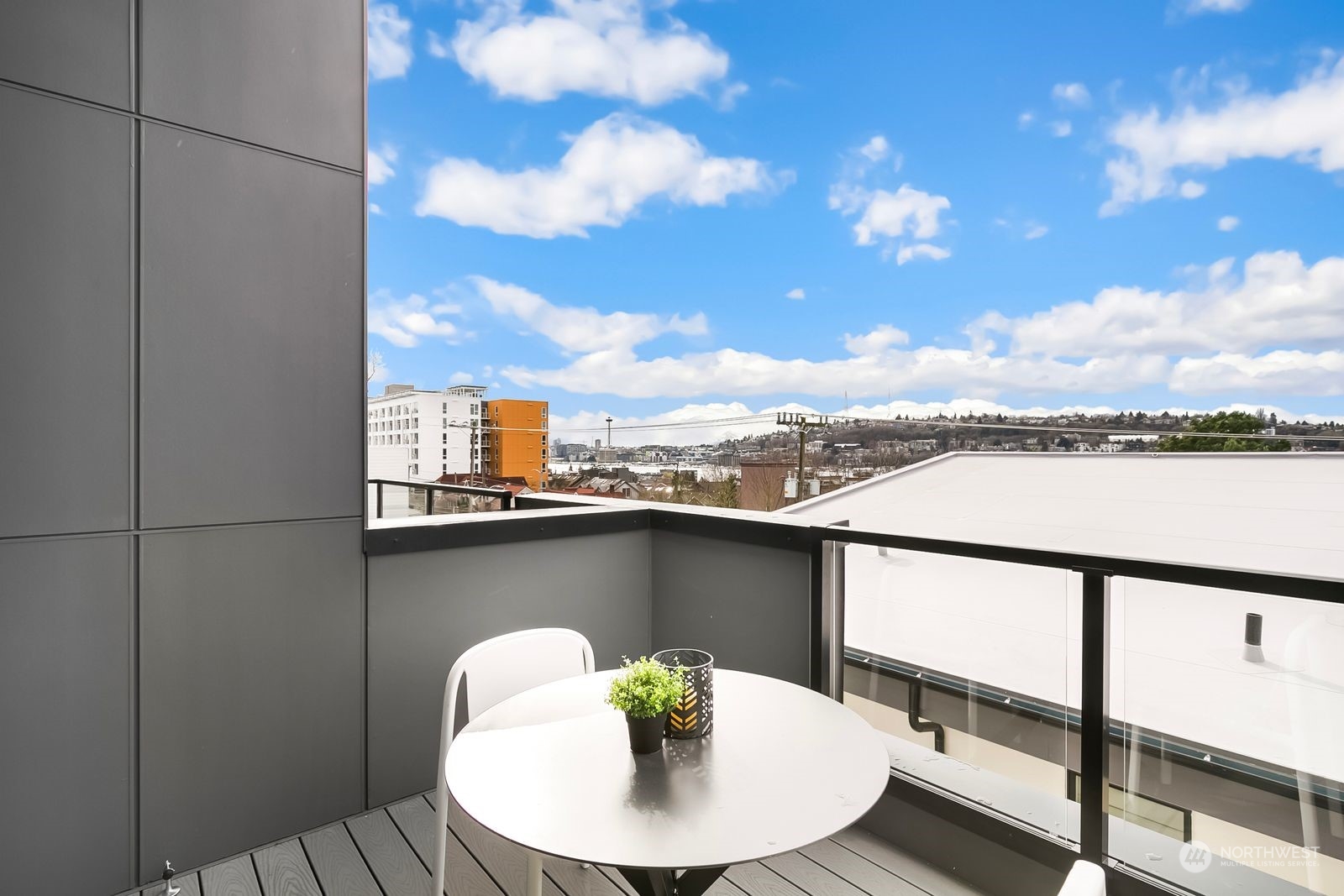 2624 Eastlake Avenue E Unit: B