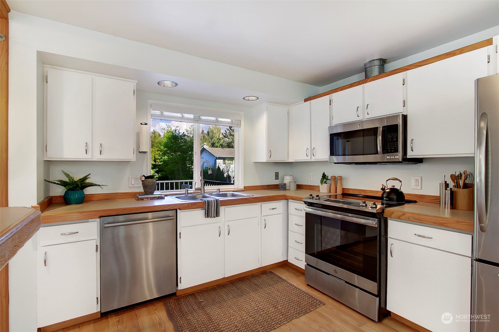 19010 33rd Avenue NE