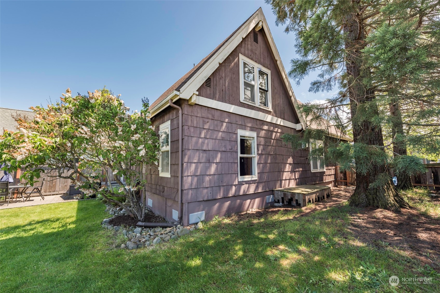 152 W Maple Street