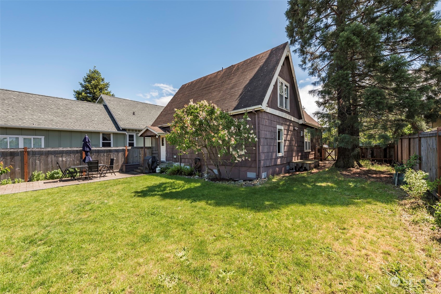 152 W Maple Street