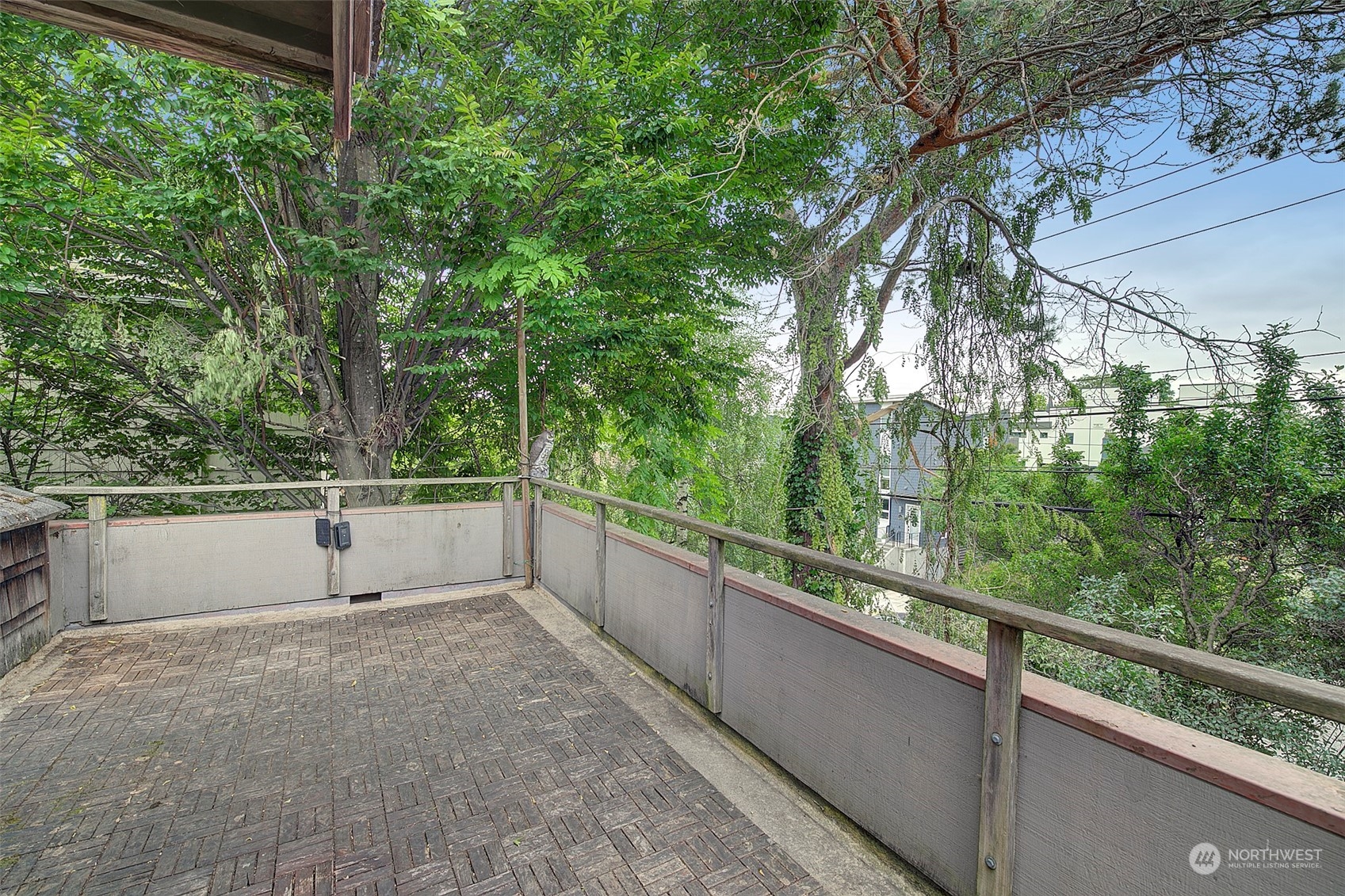 3211 Franklin Avenue E