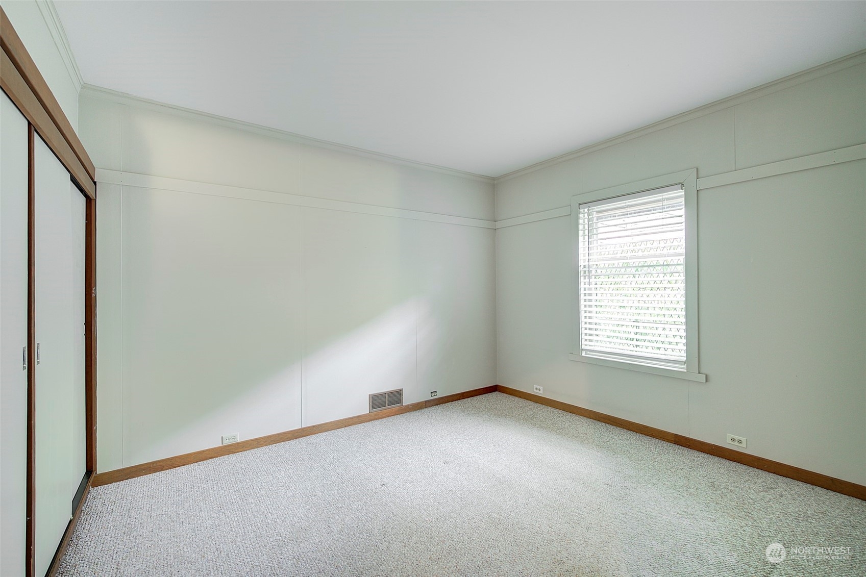 3211 Franklin Avenue E