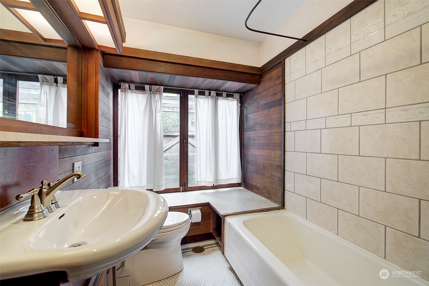 3211 Franklin Avenue E