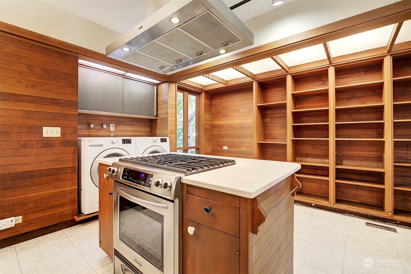 3211 Franklin Avenue E