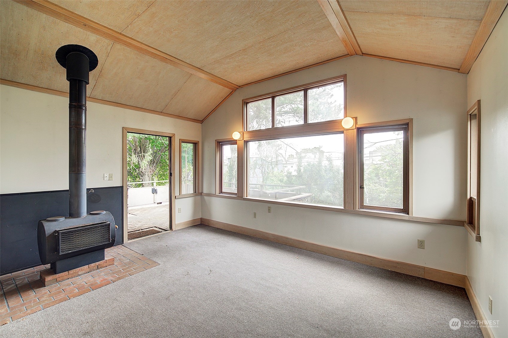 3211 Franklin Avenue E