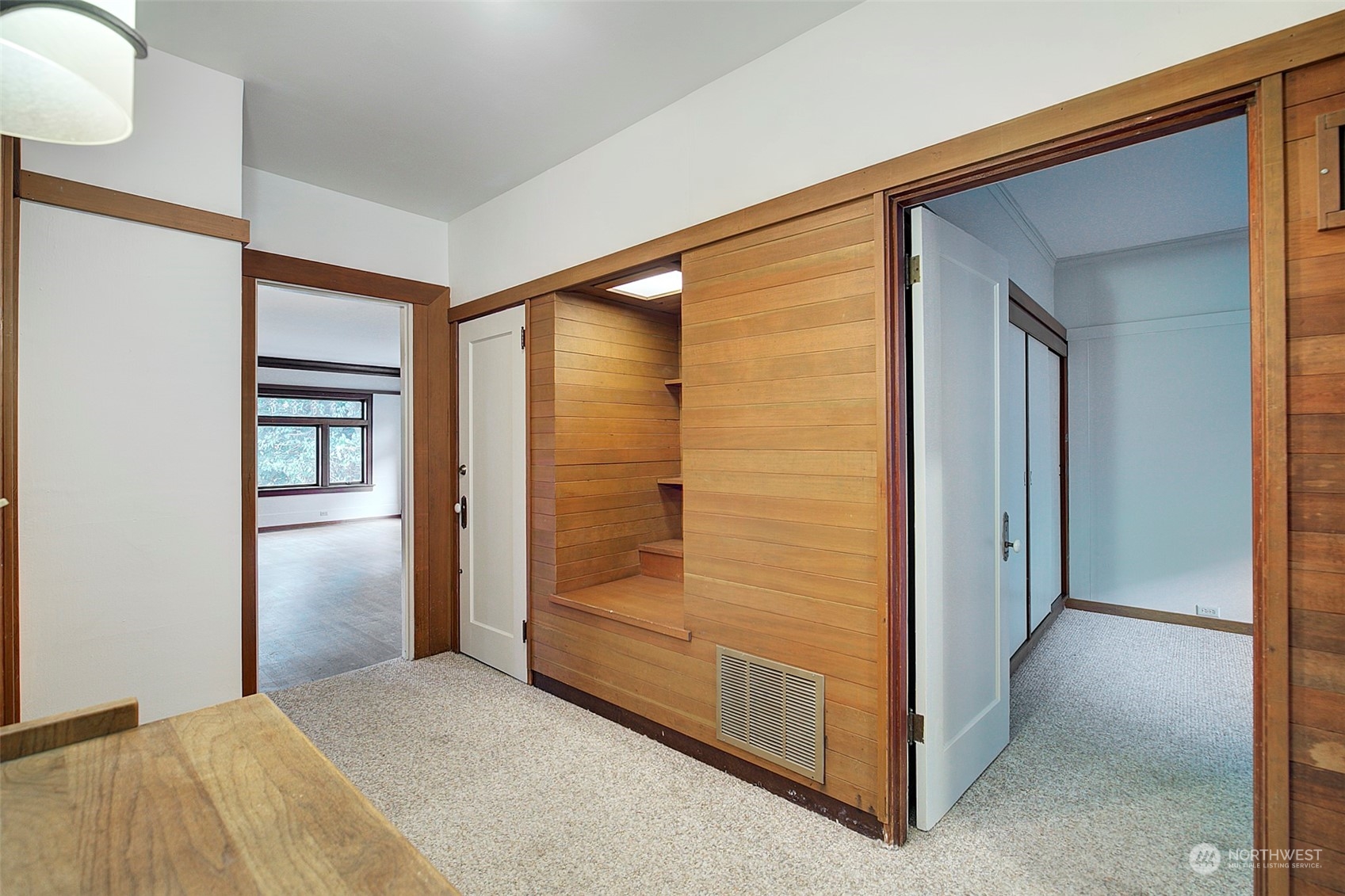 3211 Franklin Avenue E