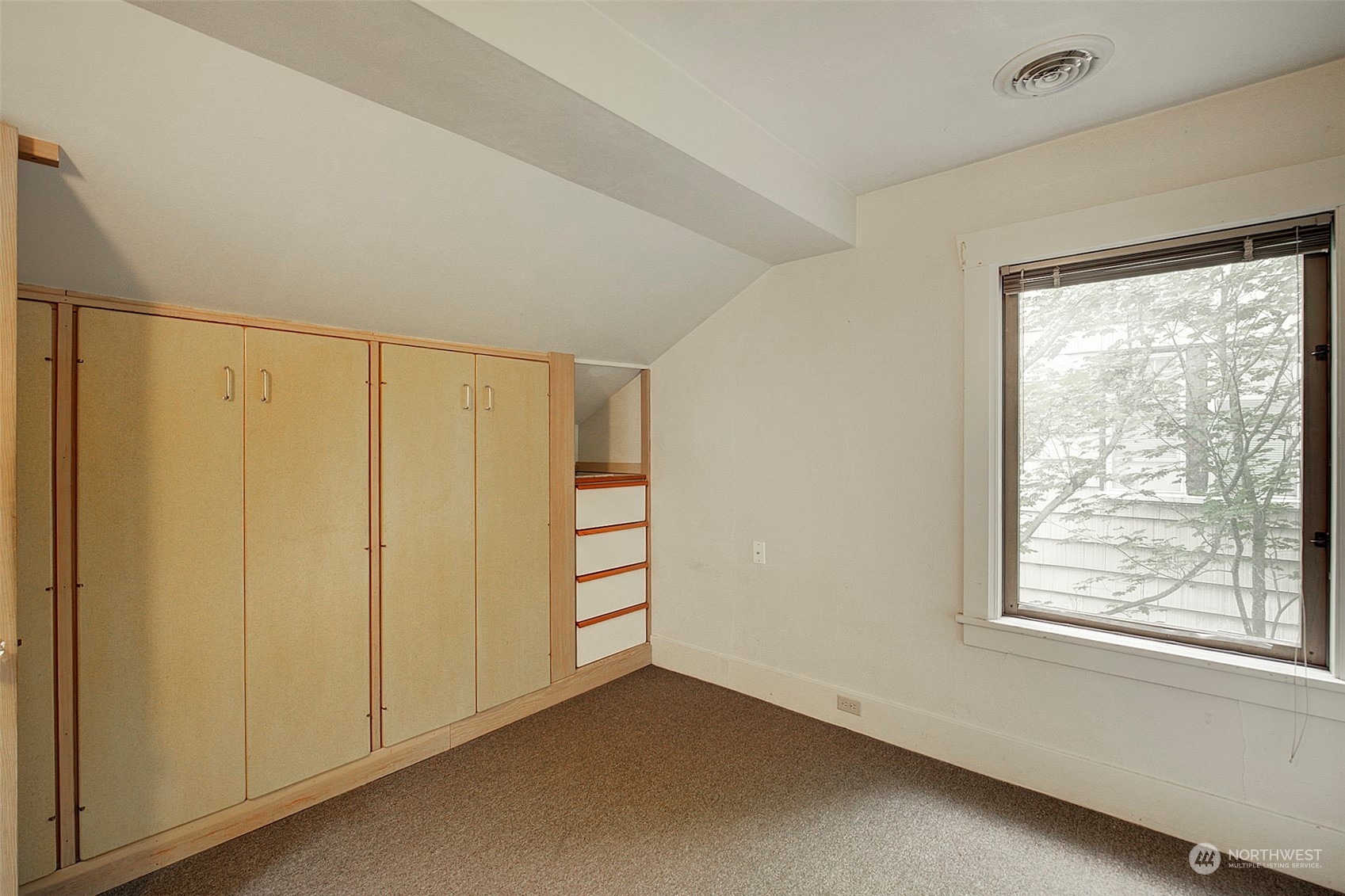 3211 Franklin Avenue E