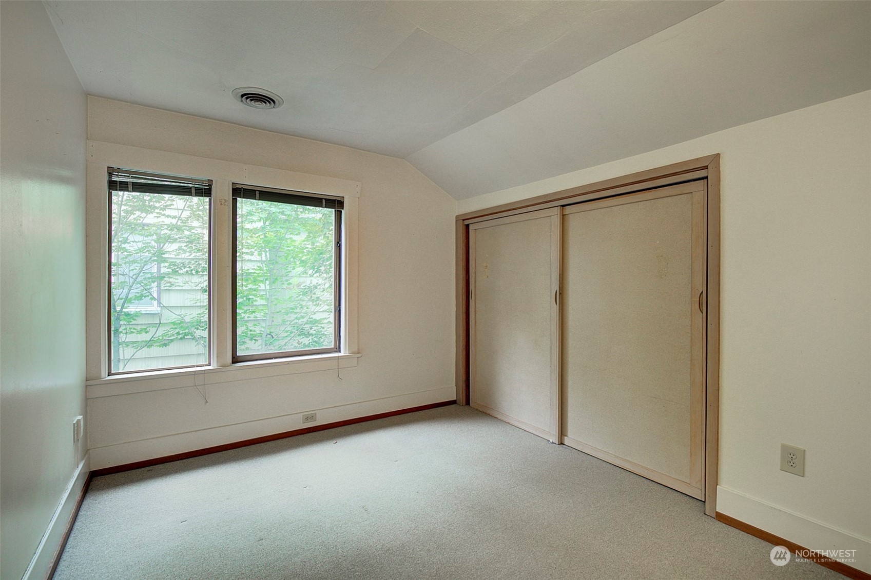 3211 Franklin Avenue E