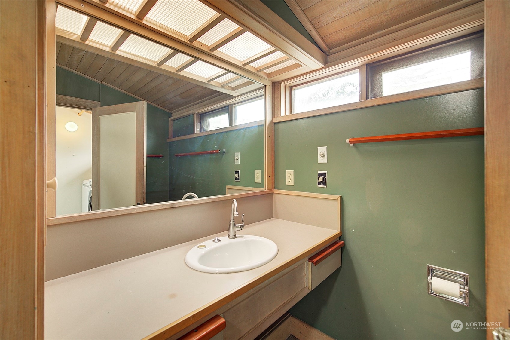 3211 Franklin Avenue E