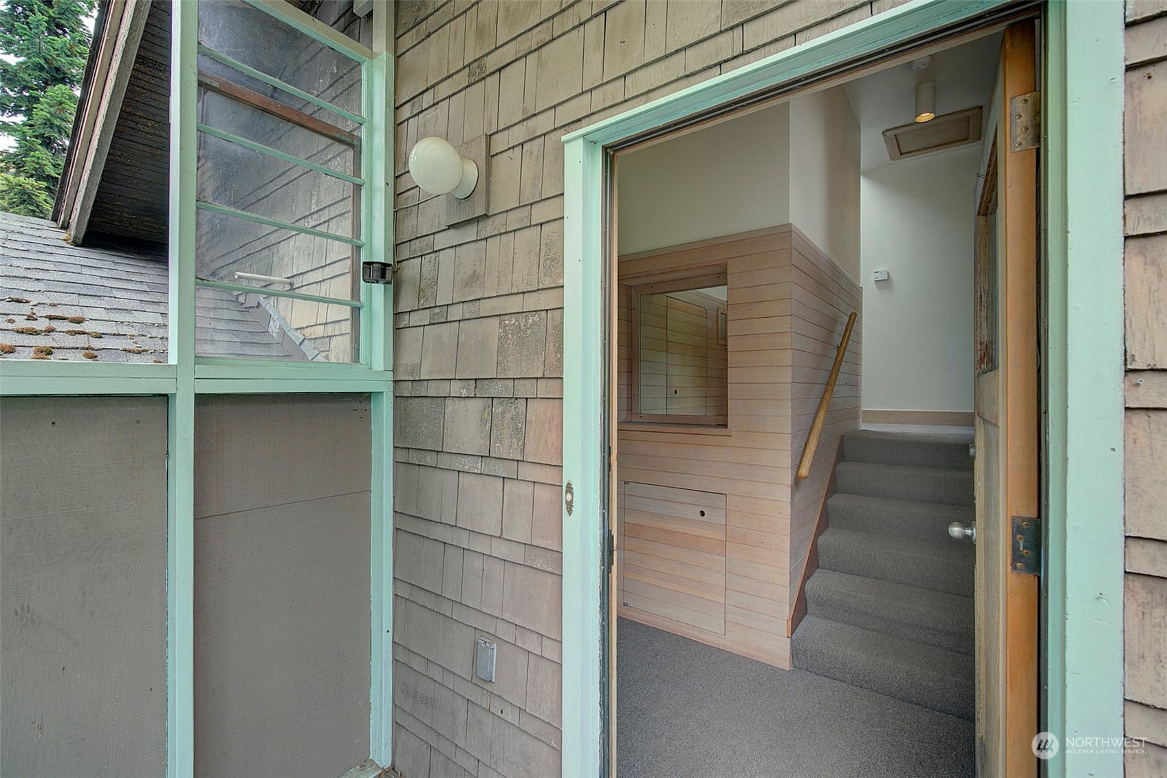 3211 Franklin Avenue E