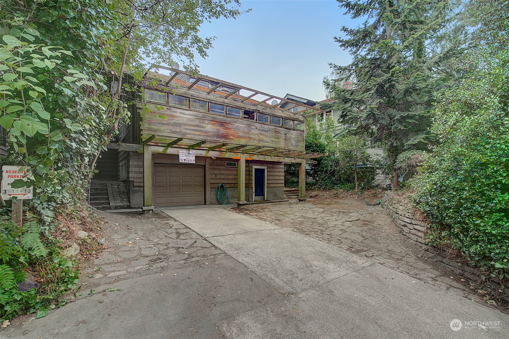 3211 Franklin Avenue E