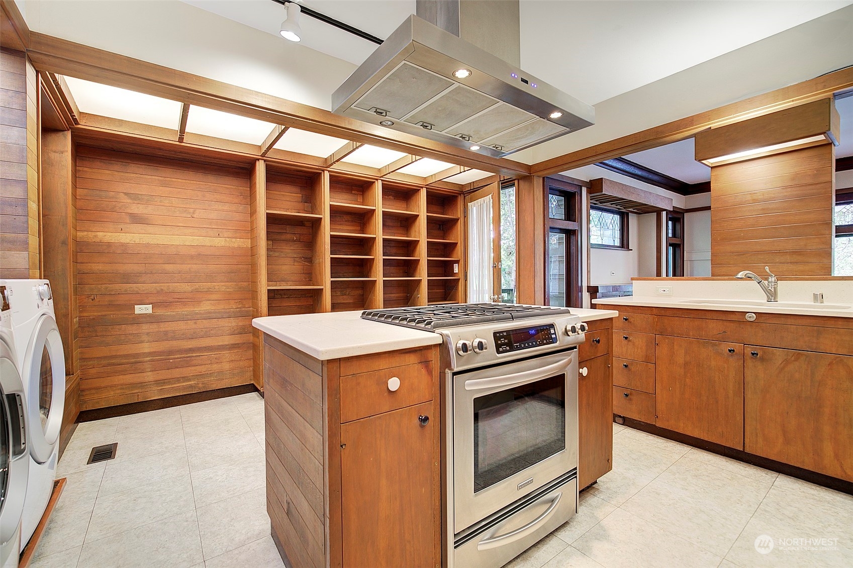 3211 Franklin Avenue E