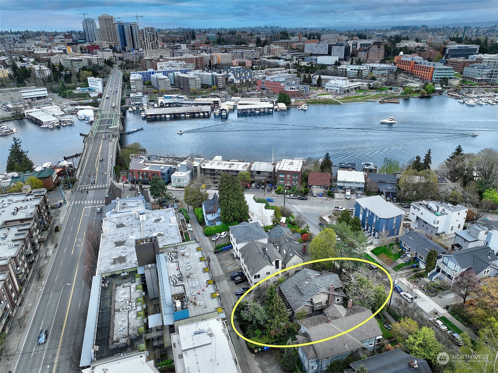 3211 Franklin Avenue E