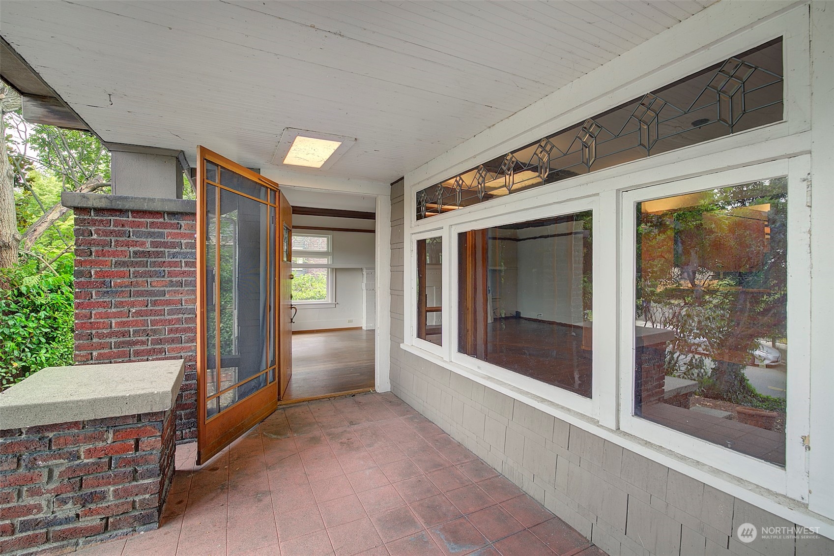 3211 Franklin Avenue E