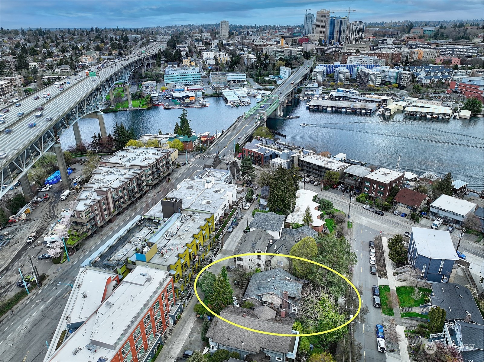 3211 Franklin Avenue E