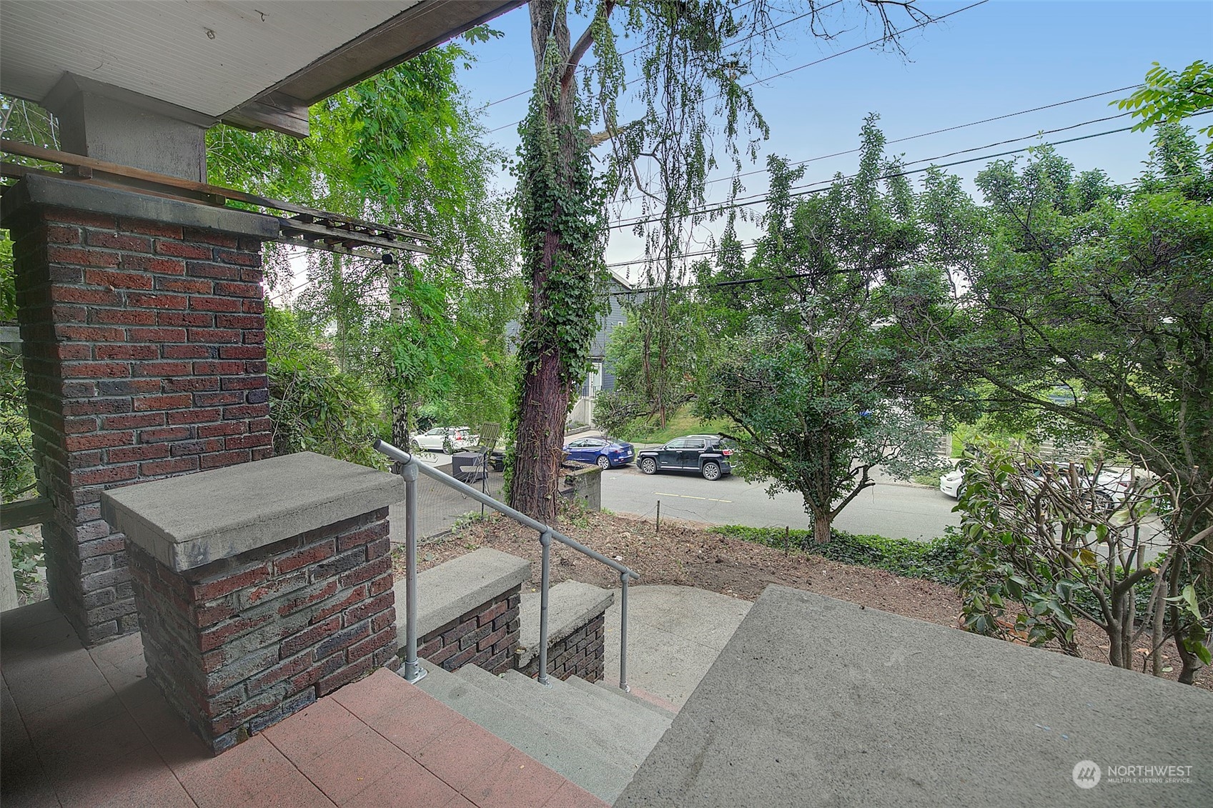 3211 Franklin Avenue E