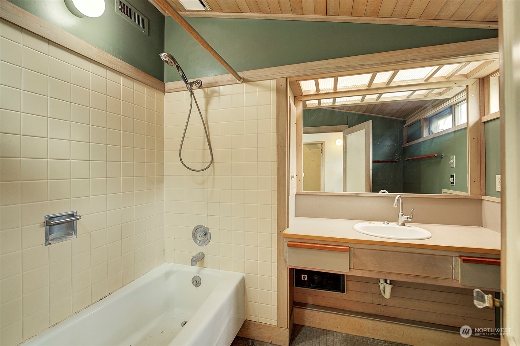 3211 Franklin Avenue E