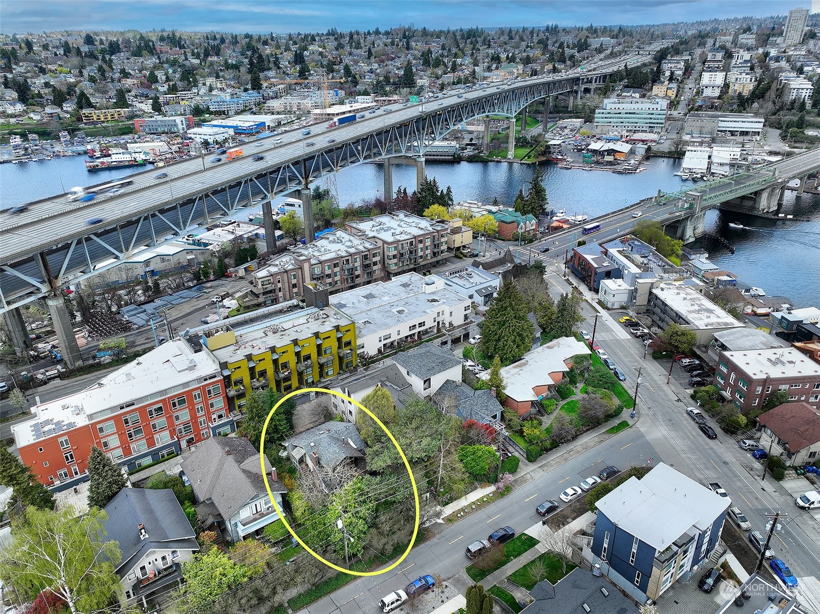 3211 Franklin Avenue E