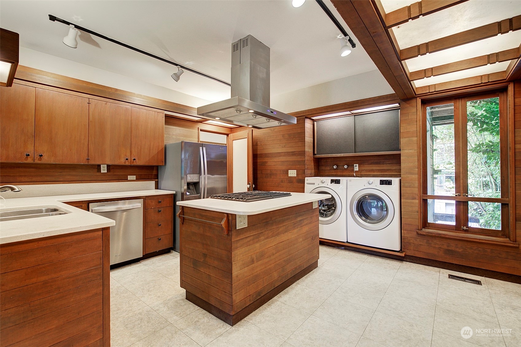 3211 Franklin Avenue E