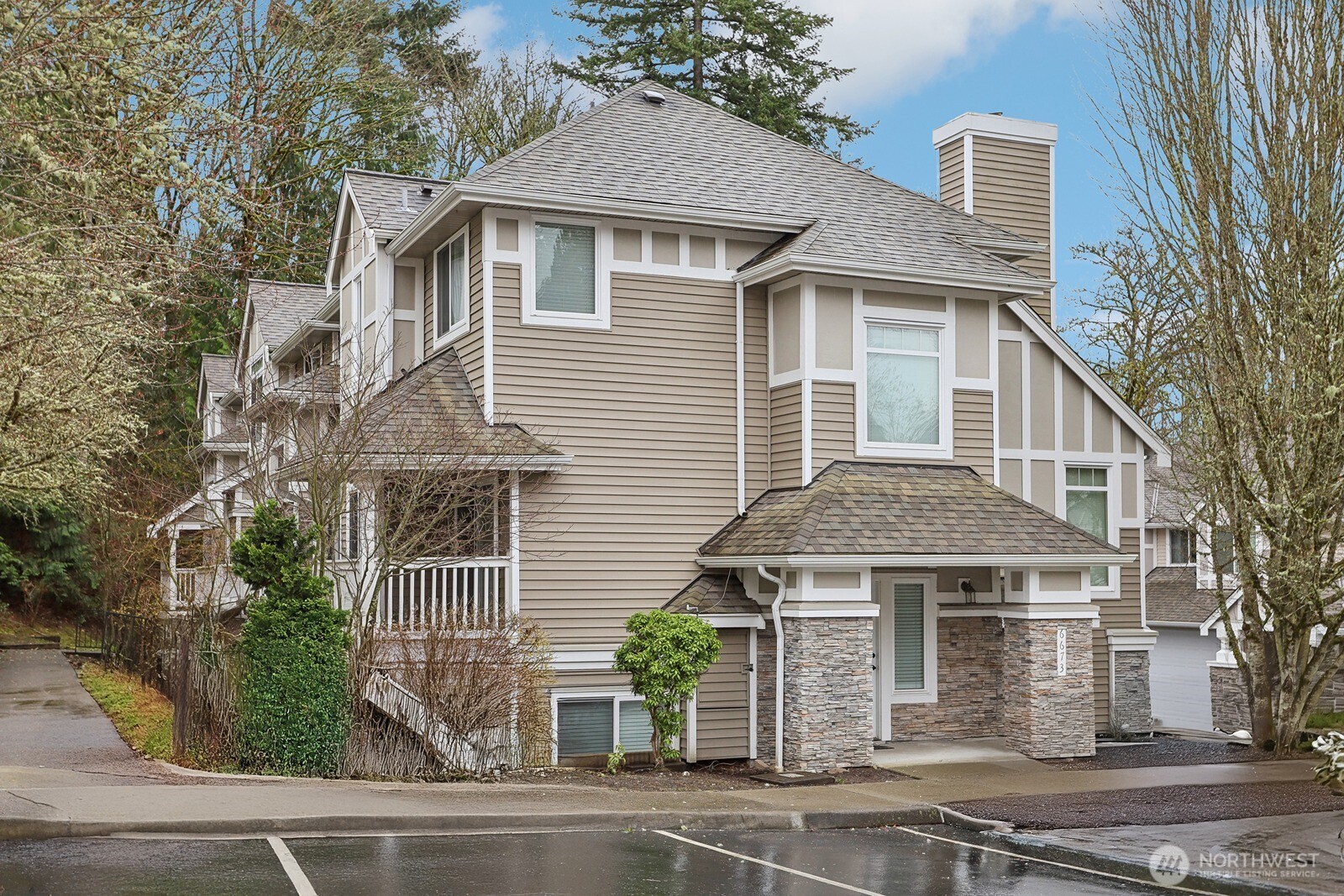 6679 SE Cougar Mountain Way Unit: 4