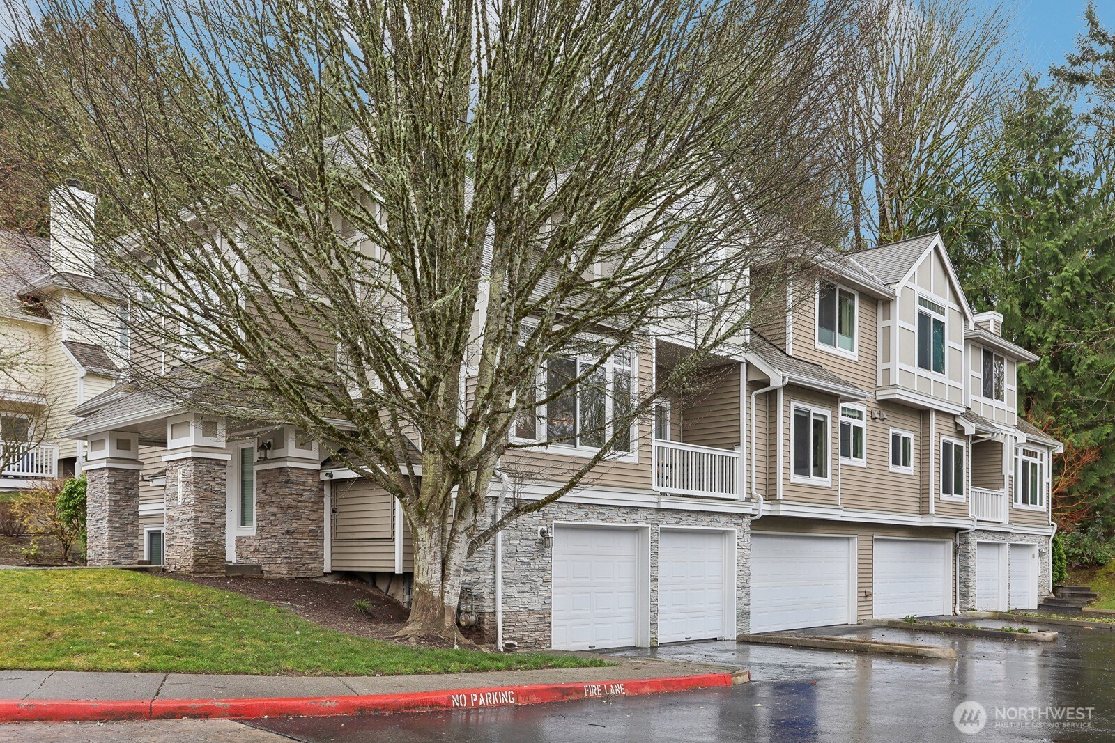 6679 SE Cougar Mountain Way Unit: 4