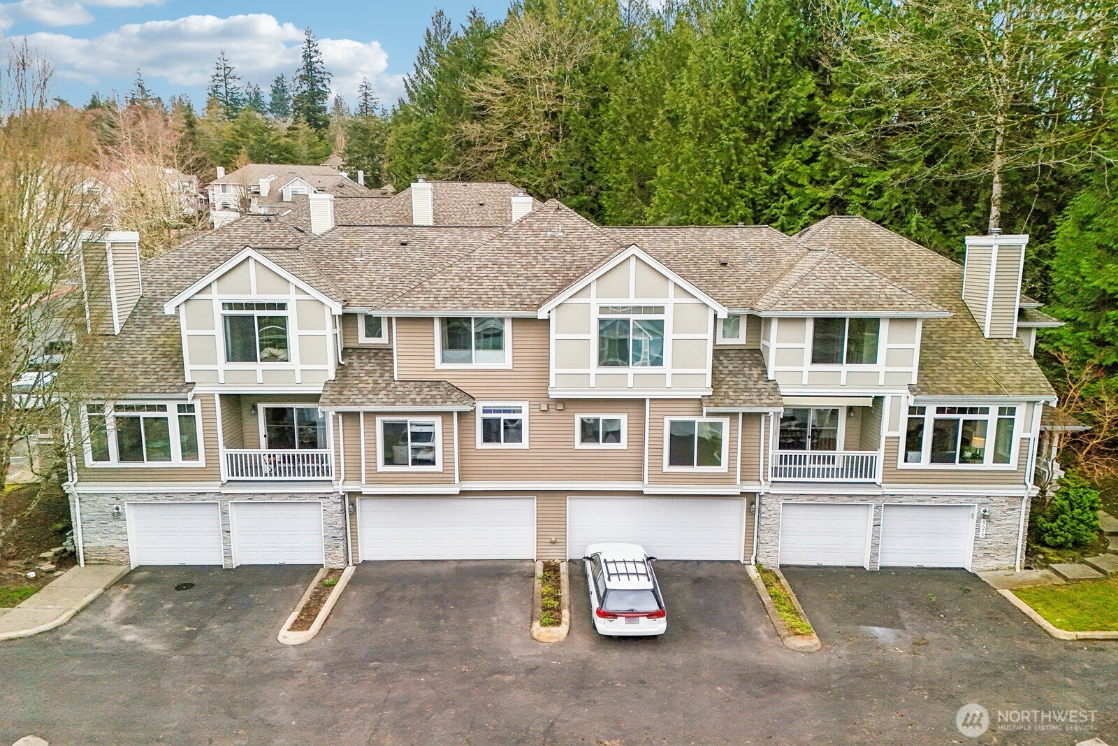 6679 SE Cougar Mountain Way Unit: 4