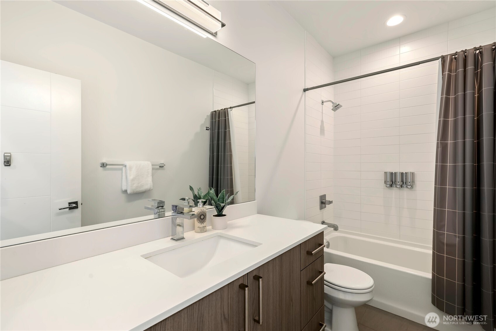 8817 Midvale Avenue N Unit: D