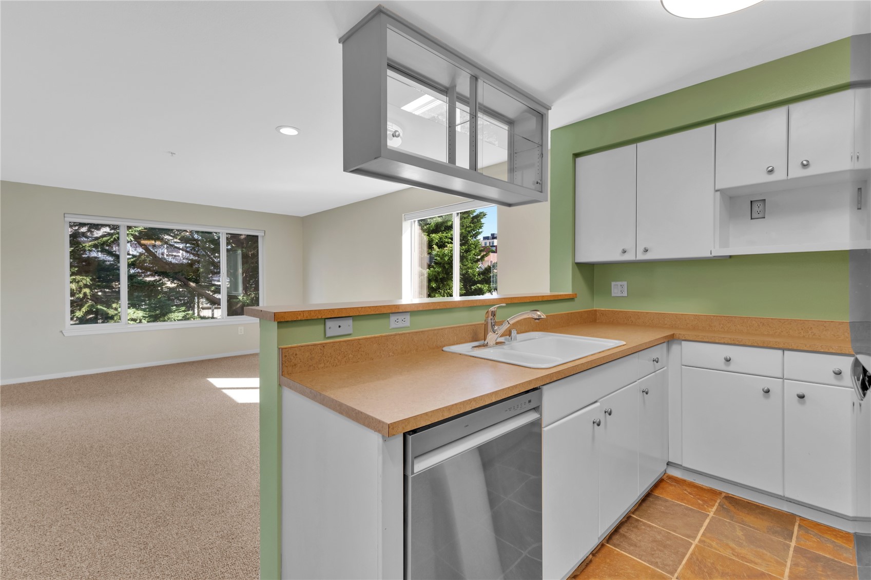 232 Belmont Avenue E Unit: 407