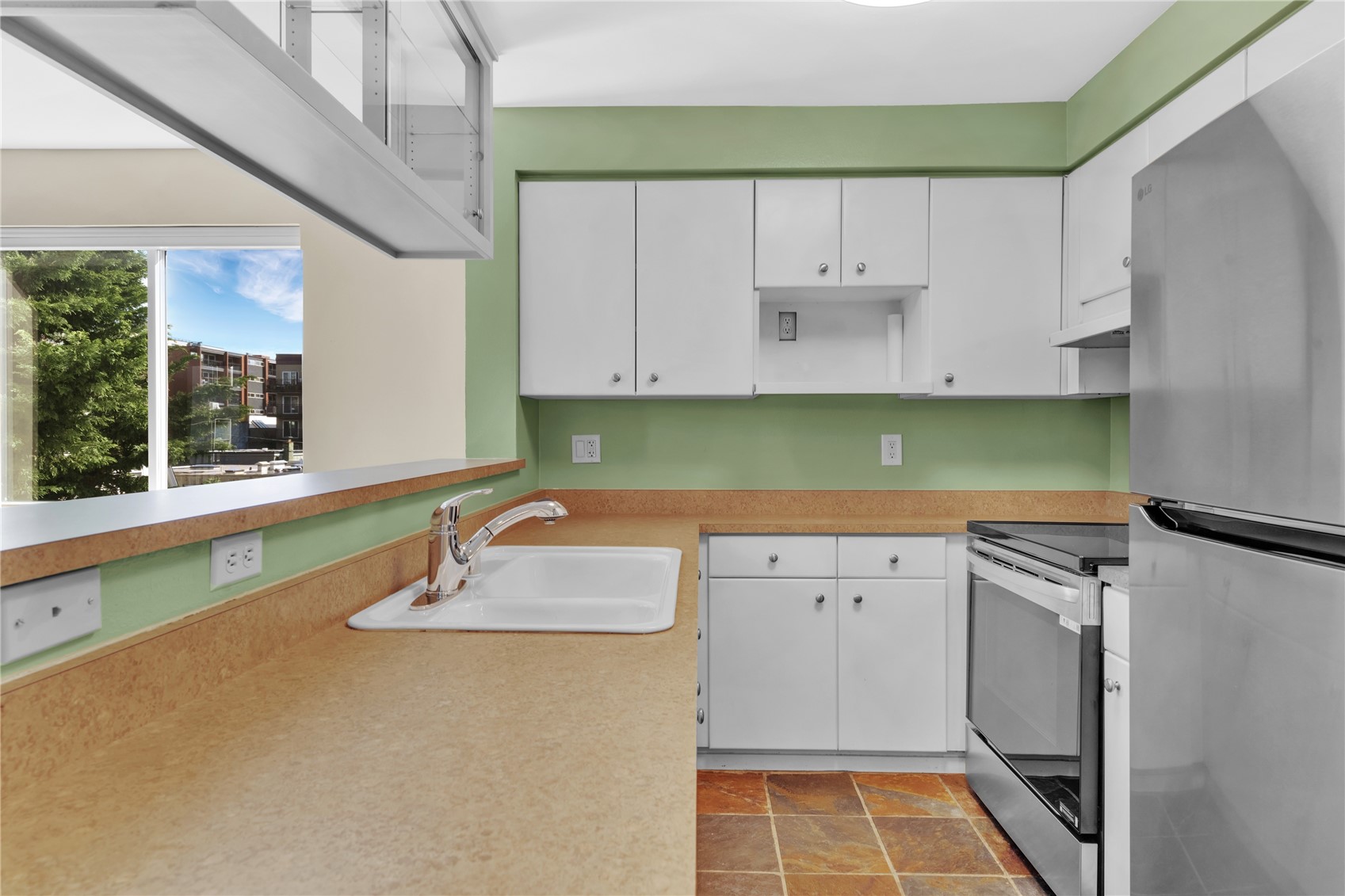 232 Belmont Avenue E Unit: 407