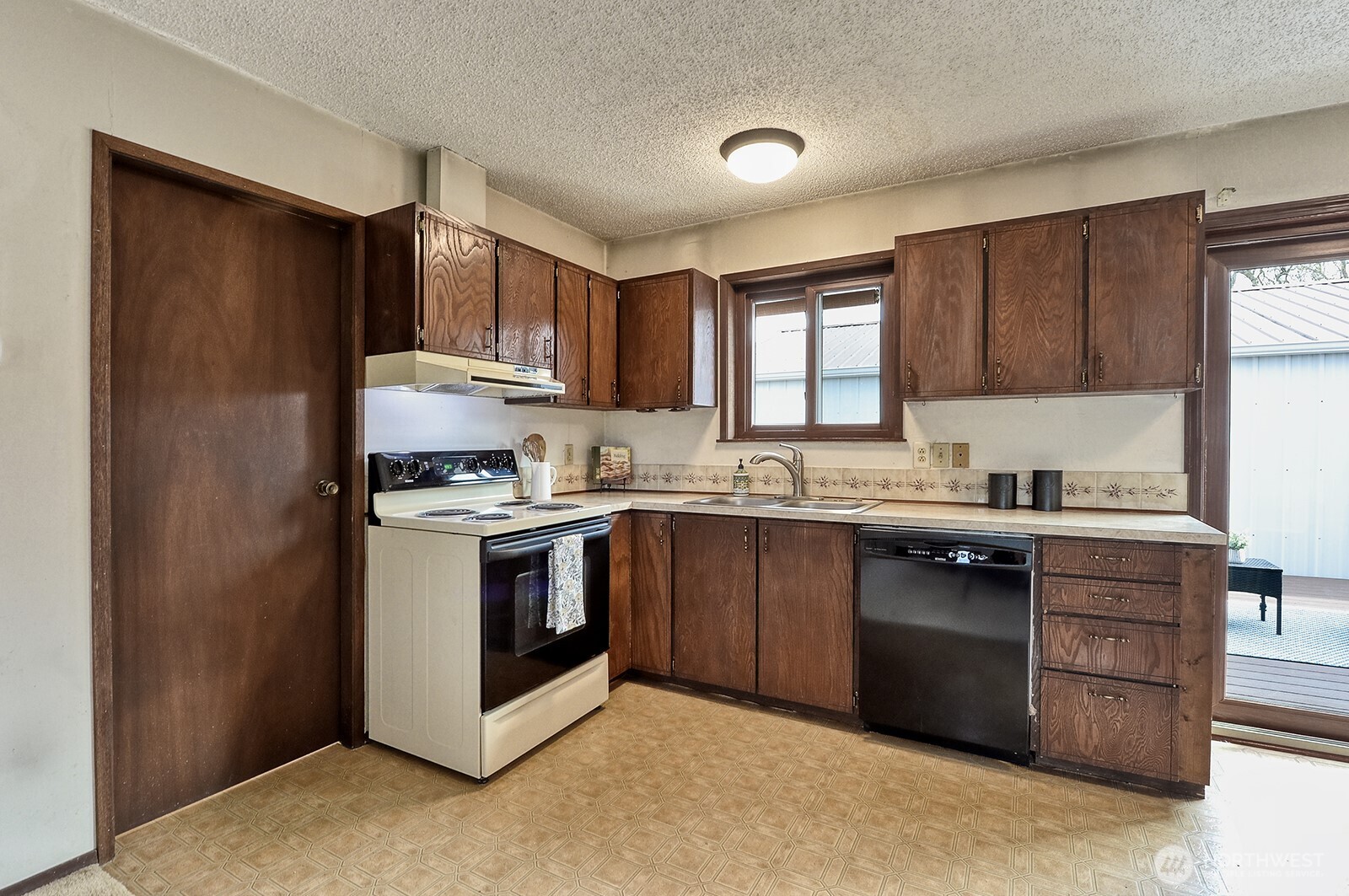5621 W Shoreview