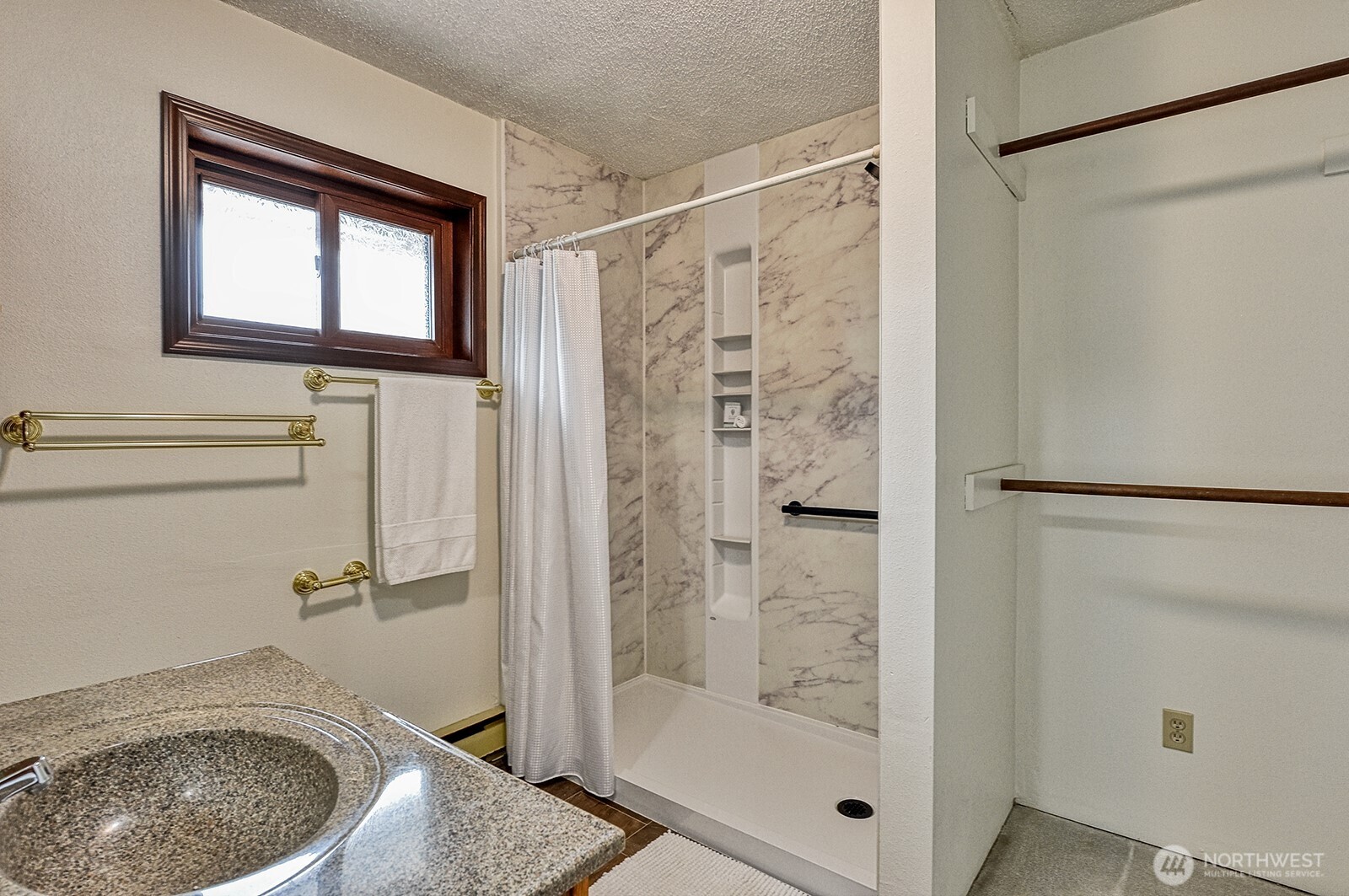 5621 W Shoreview