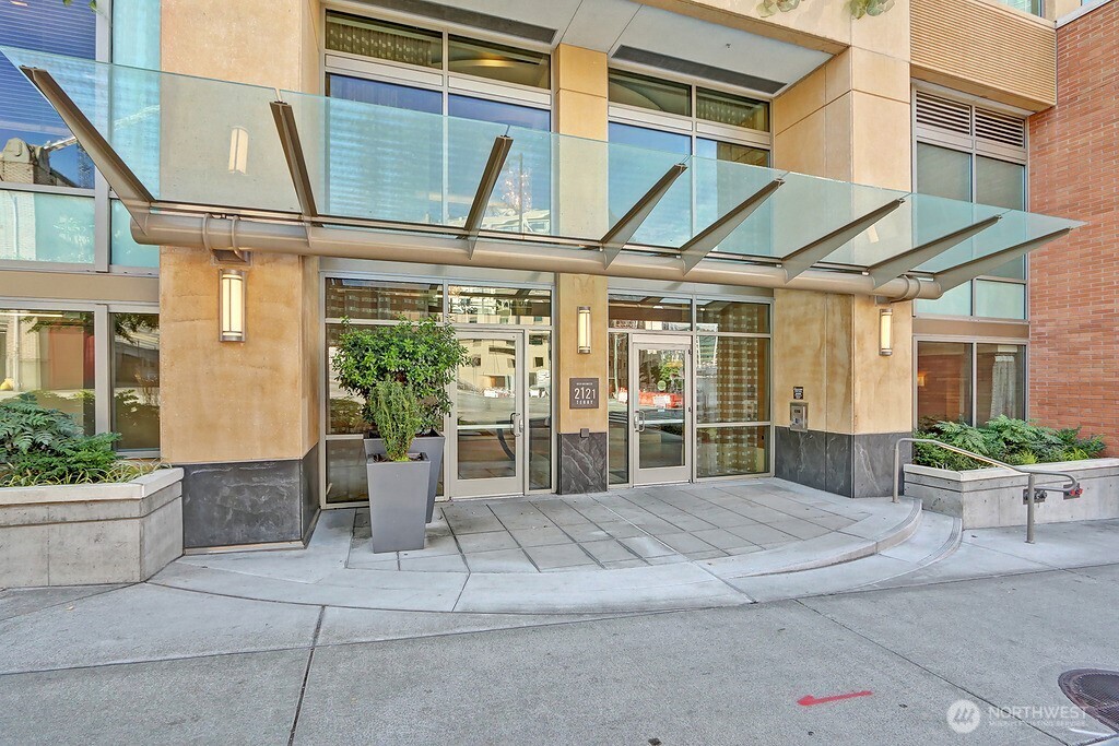 2121 Terry Avenue Unit: N1203