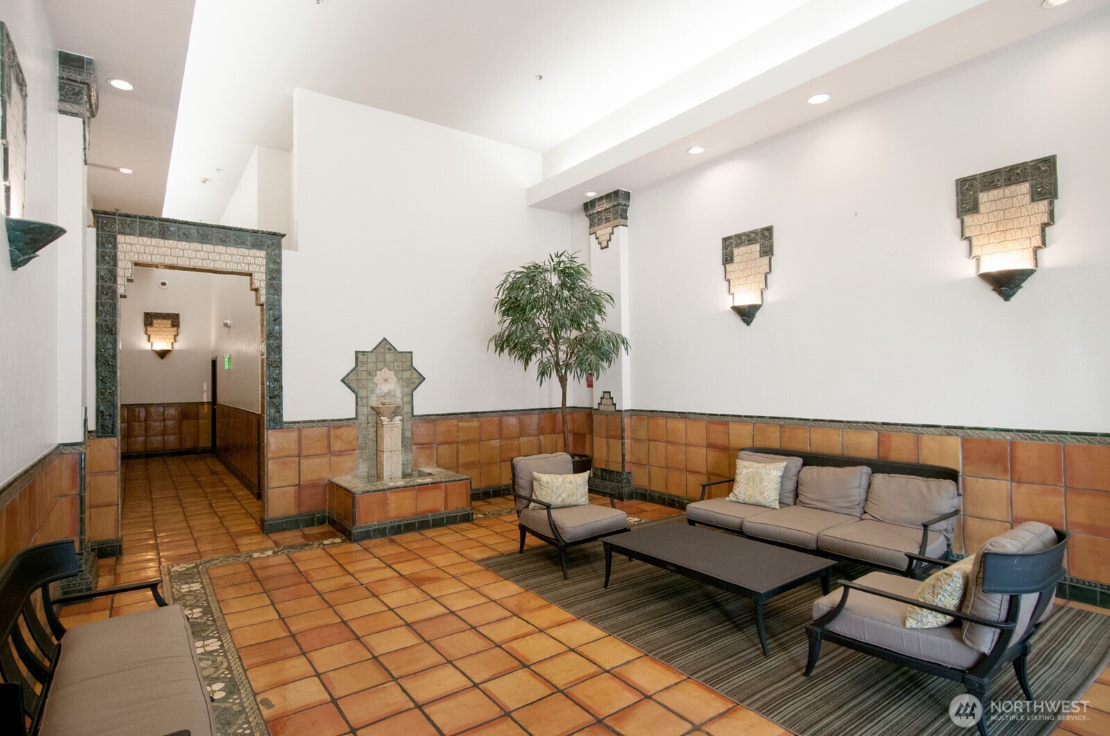 526 1st Avenue S Unit: 517