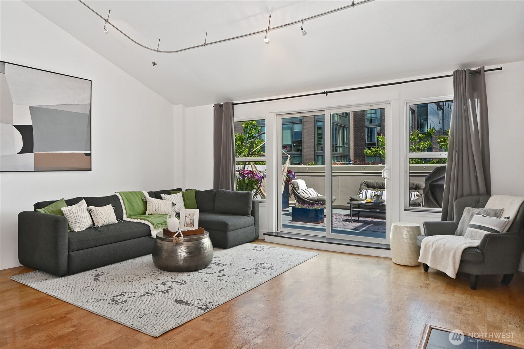 526 1st Avenue S Unit: 517