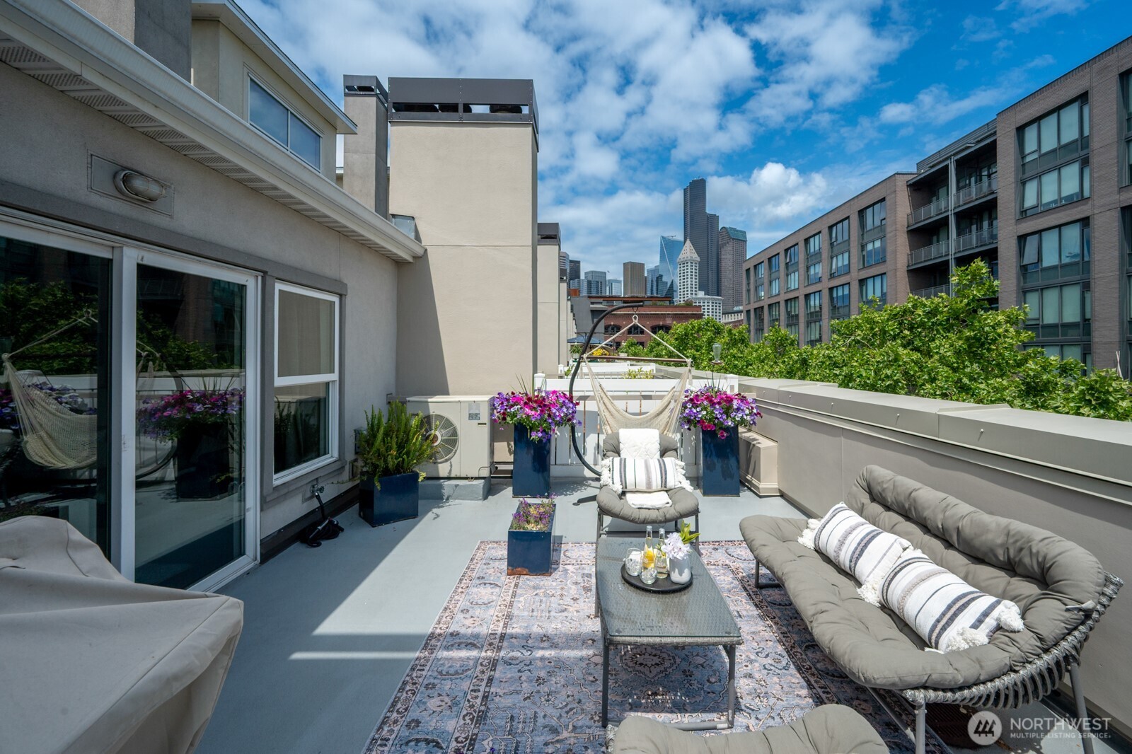 526 1st Avenue S Unit: 517