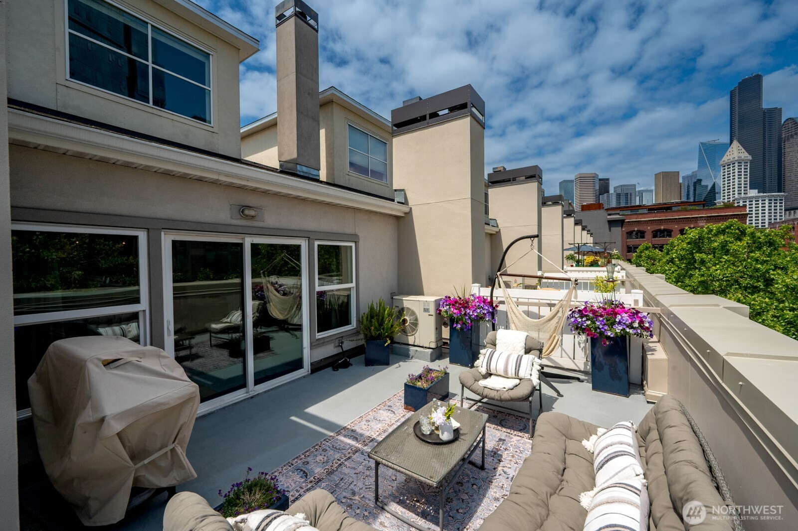 526 1st Avenue S Unit: 517