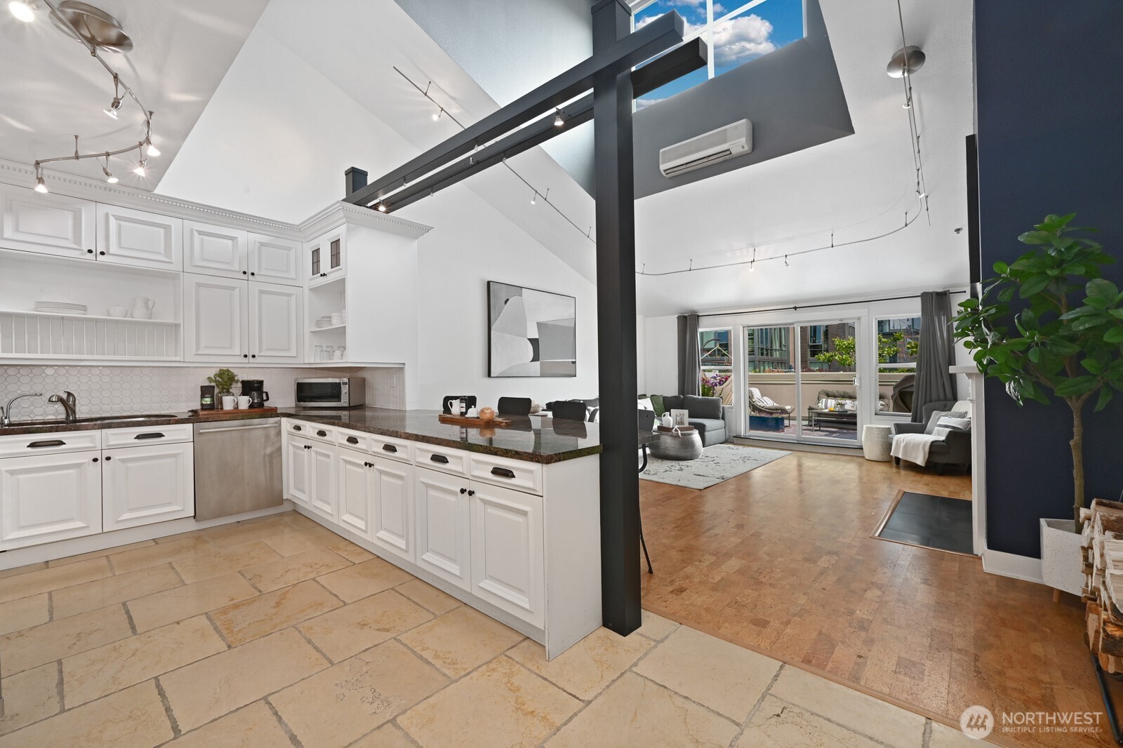 526 1st Avenue S Unit: 517