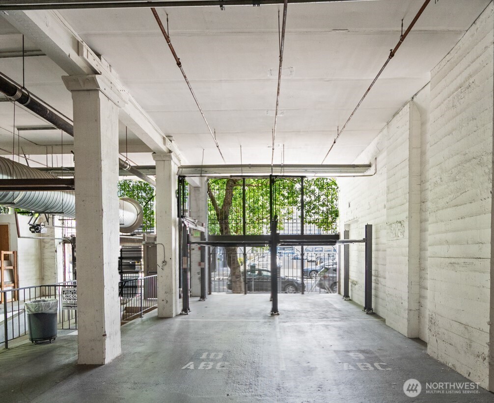 526 1st Avenue S Unit: 517