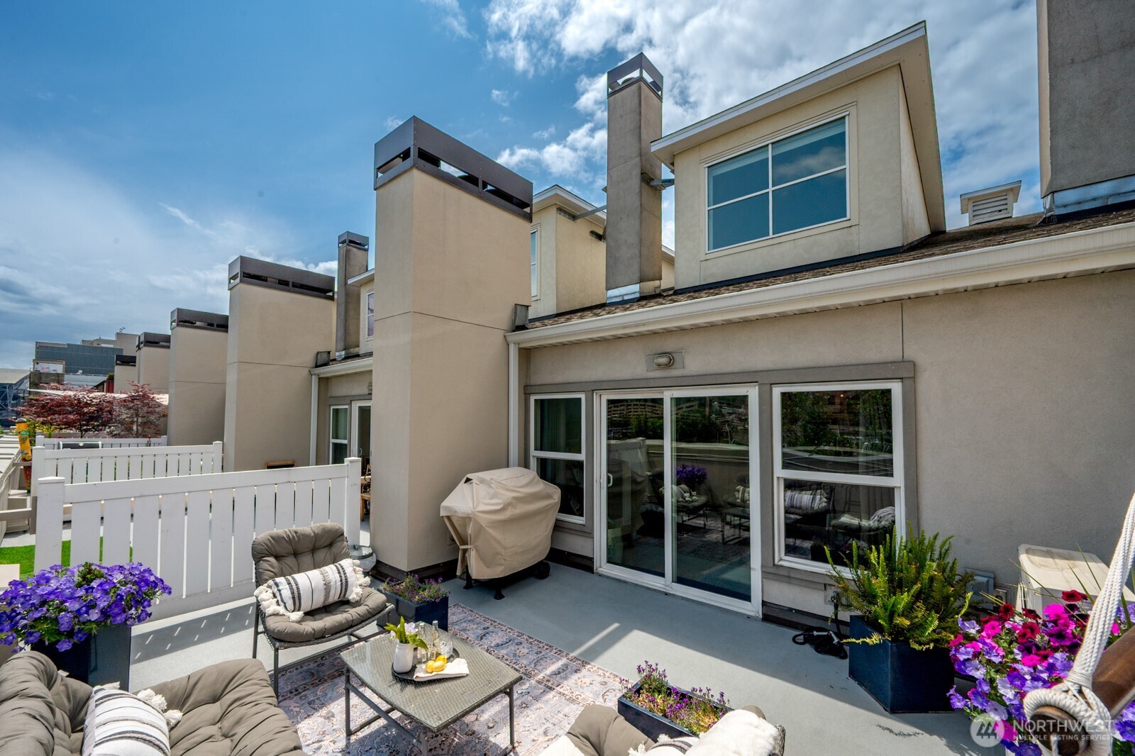 526 1st Avenue S Unit: 517