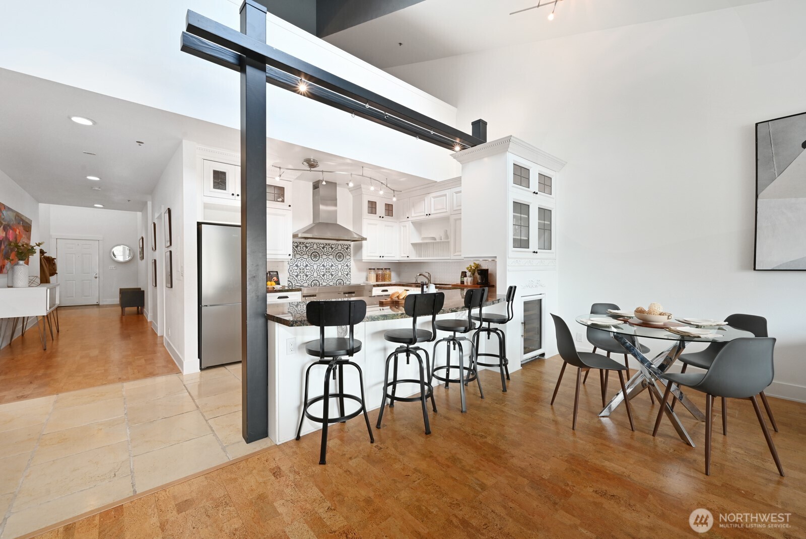 526 1st Avenue S Unit: 517