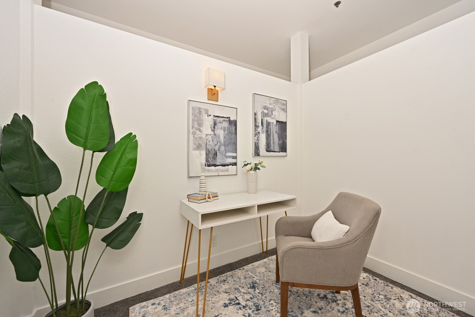 526 1st Avenue S Unit: 517