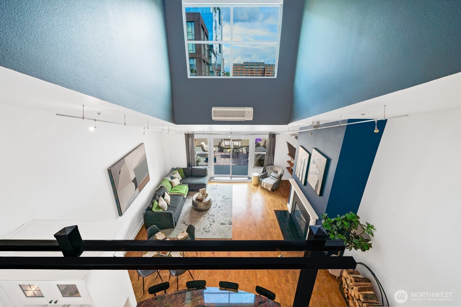 526 1st Avenue S Unit: 517