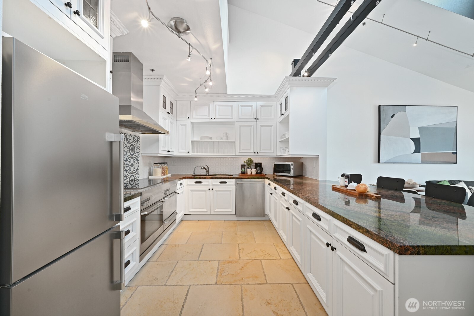 526 1st Avenue S Unit: 517