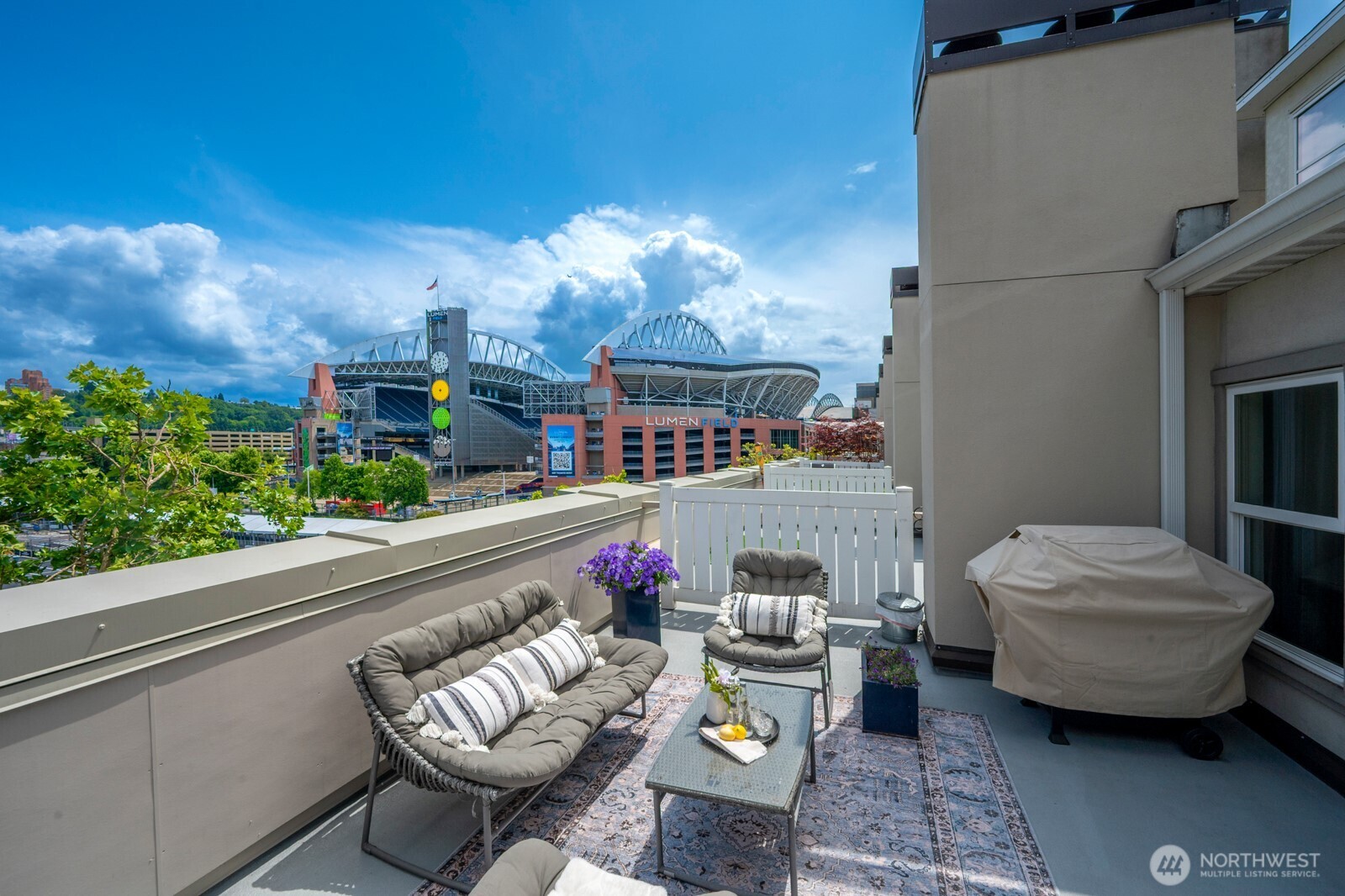 526 1st Avenue S Unit: 517