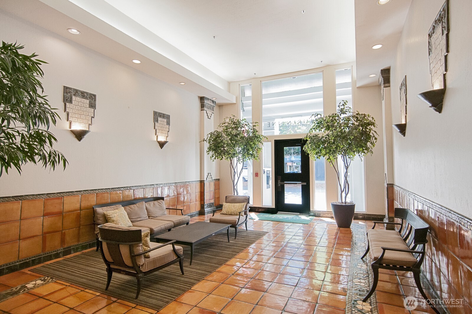 526 1st Avenue S Unit: 517