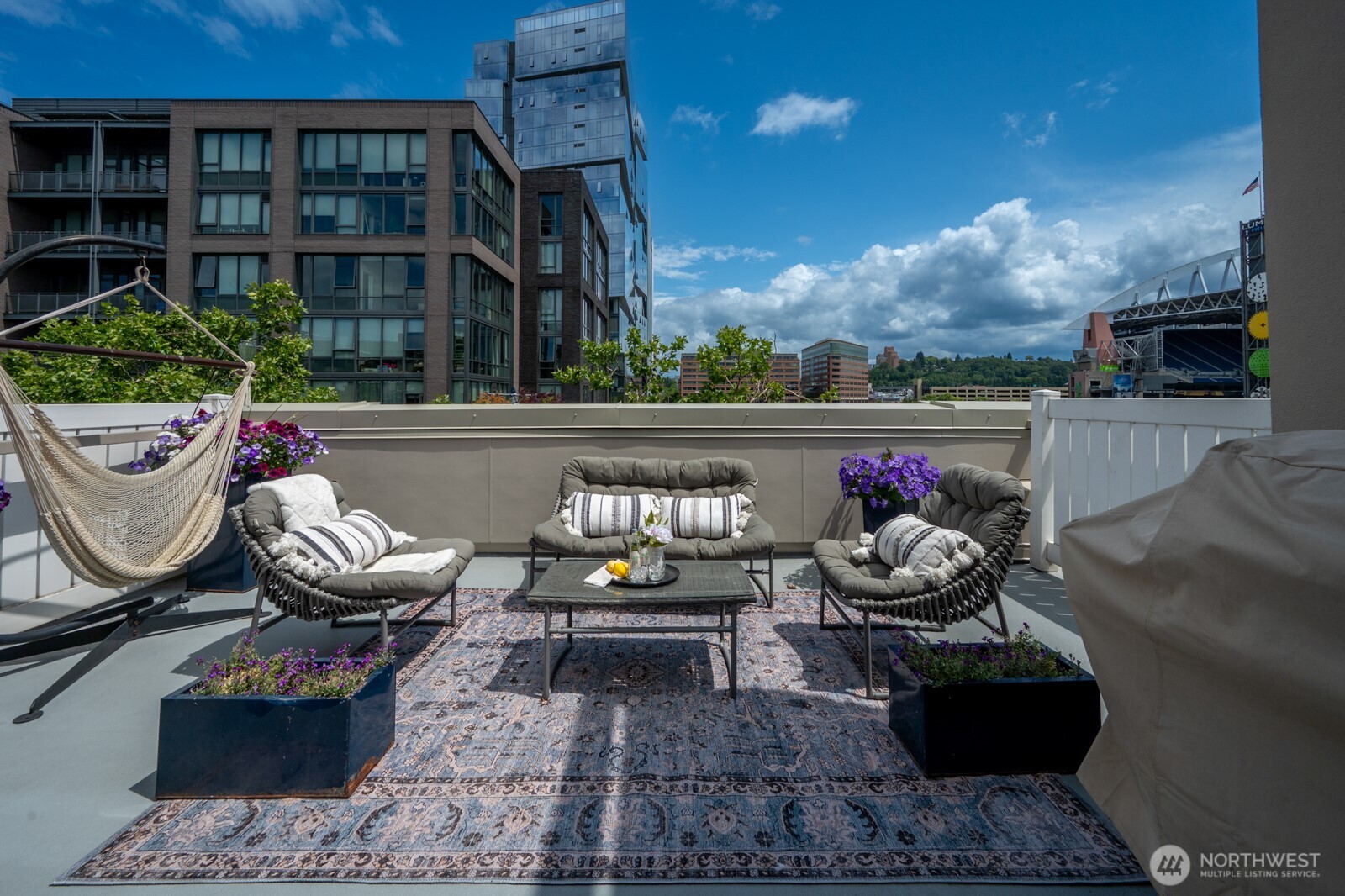 526 1st Avenue S Unit: 517
