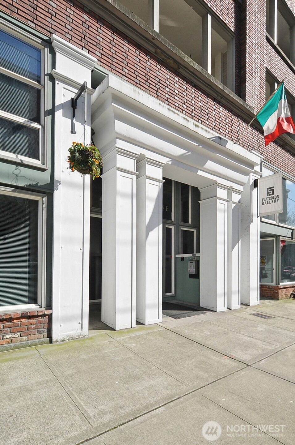 526 1st Avenue S Unit: 517