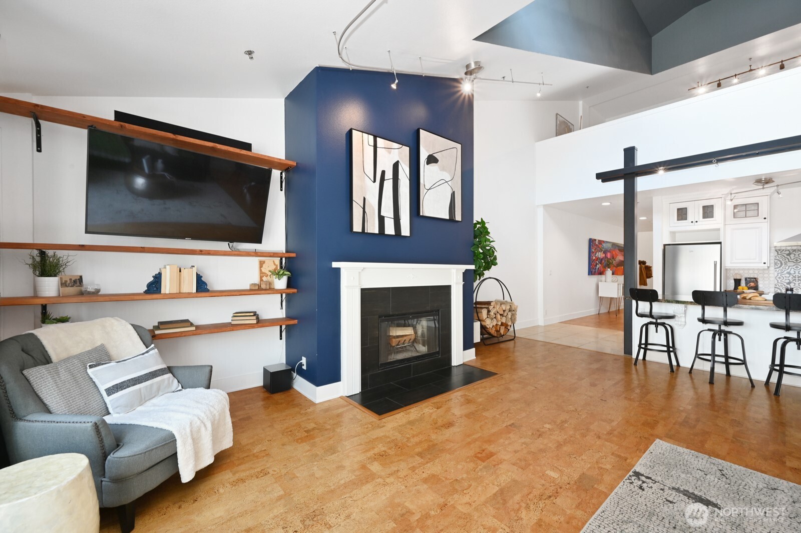 526 1st Avenue S Unit: 517